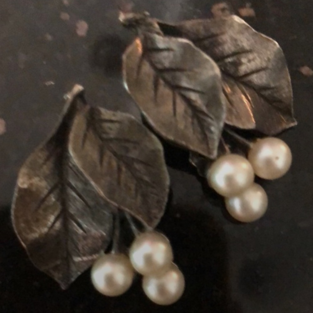 VINTAGE SIGNED EMPRESS FAUX PEARL LEAF BRUSHED BRONZE TONE  CLIP-ONS